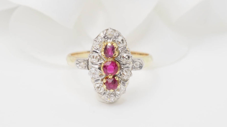Bague 55 Bague ovale en or jaune, rubis de Verneuil et diamants 58 Facettes 32780