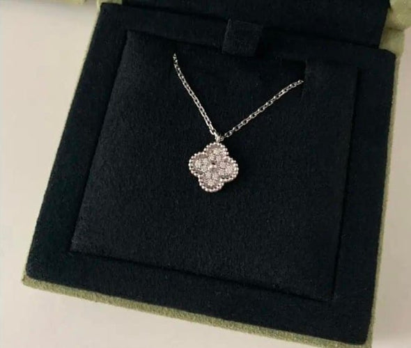 Collier Van Cleef & Arpels Sweet Alhambra - Collier en or blanc et diamants 58 Facettes jnci57