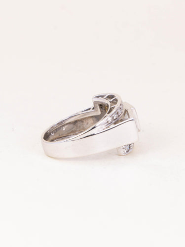 Bague 53 Bague géométrique en or blanc et diamants 58 Facettes 1239