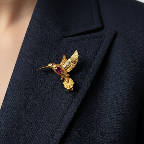 Broche E. Wolfe & Co - Broche colibri en or jaune, rubis et diamants 58 Facettes BRO-1001
