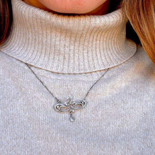 Collier Art Nouveau - Collier pendentif en platine et diamants 58 Facettes NE-1009
