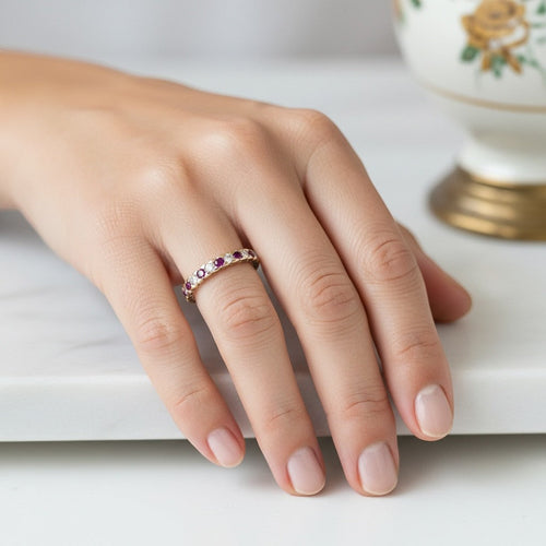 Bague 52 Bague éternité vintage en or 18k, rubis et diamants 58 Facettes RI-1035