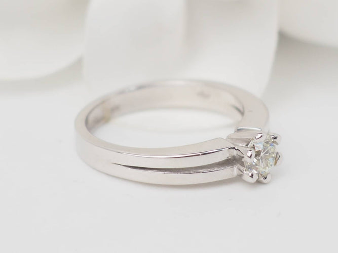 Bague 55 Bague solitaire en or blanc et diamant 0,45 ct 58 Facettes 21512