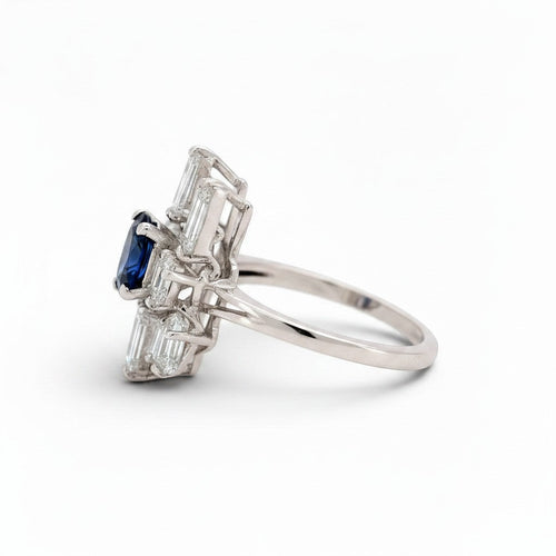 Bague 53 Bague moderniste en or blanc 18 ct avec saphir et diamants 58 Facettes RI-1033