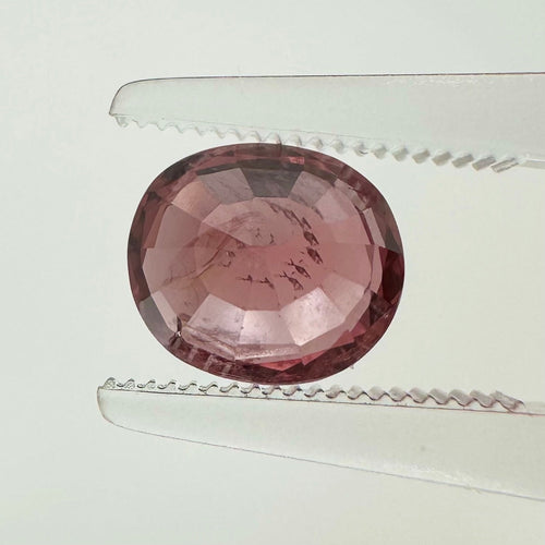 Spinelle - Pierre coussin ovale rose profond 2,30 ct 58 Facettes