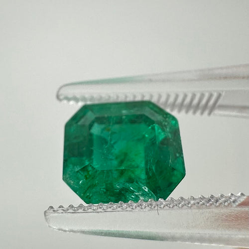 Émeraude de Colombie - Pierre 2,24 ct, vert vif certifiée 58 Facettes