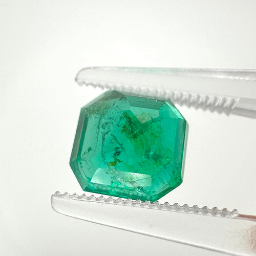 Émeraude de Colombie - Pierre 2,24 ct, vert vif certifiée 58 Facettes