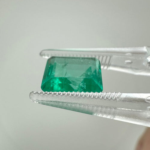 Émeraude de Colombie - Pierre 2,34 ct certifiée 58 Facettes