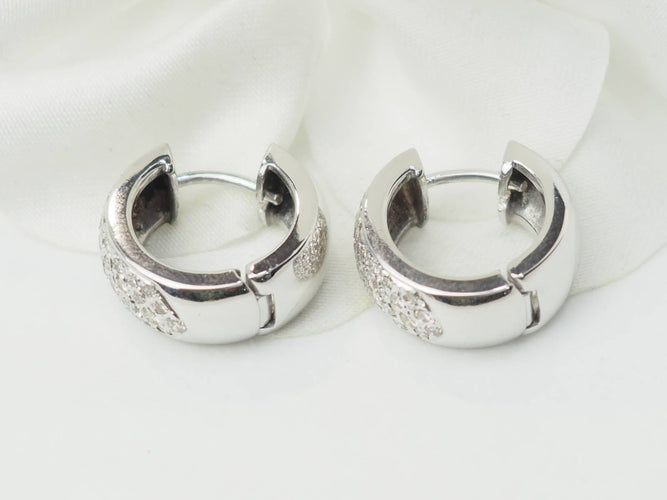 Boucles d'oreilles créoles en or blanc et diamants