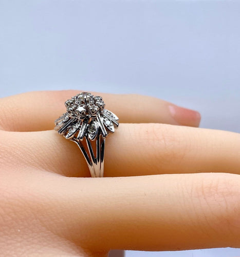 Bague 50 Bague en or blanc 18 carats et diamants 58 Facettes AB695