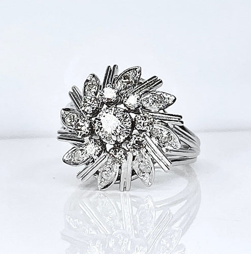Bague 50 Bague en or blanc 18 carats et diamants 58 Facettes AB695