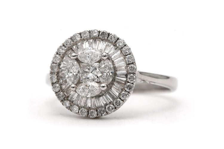 Bague 59 Bague contemporaine en or blanc 18 carats et diamants 58 Facettes 23827