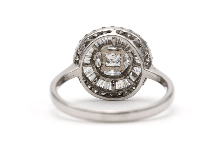 Bague 59 Bague contemporaine en or blanc 18 carats et diamants 58 Facettes 23827
