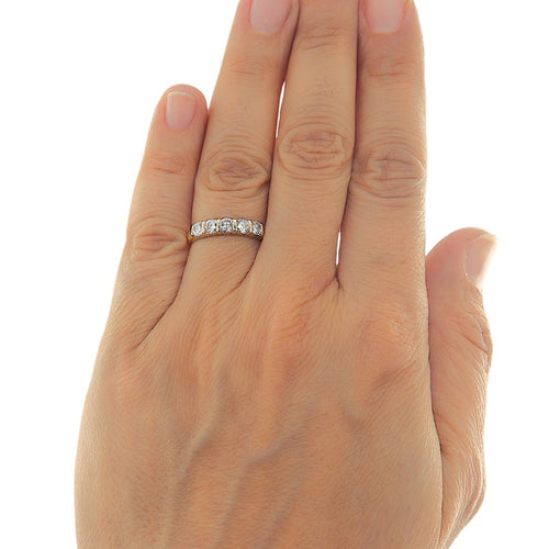 https://www.gioielleriaguidetti.it/wp-content/uploads/2026/06/G3959-anello-fedina-oro-giallo-bianco-diamanti-brillanti.jpg