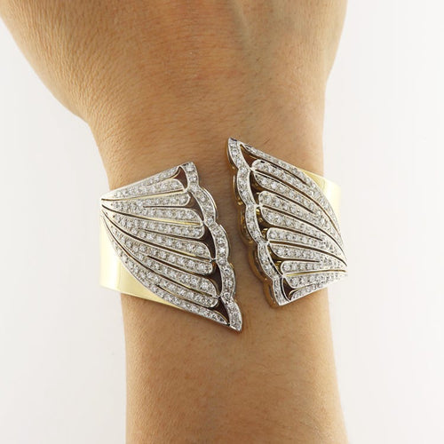 Bracelet Bracelet rigide en or jaune et blanc et diamants 58 Facettes G3963