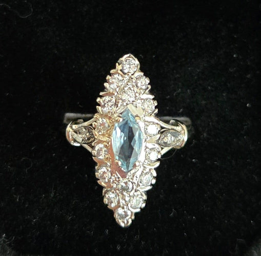 Bague 54.5 Bague navette en or blanc, aigue-marine et diamants 58 Facettes 1