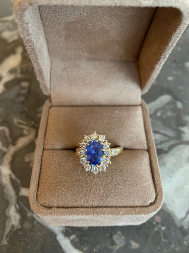 https://cdn.shopify.com/s/files/1/0647/1470/3075/files/BaguedeFiancailles-BaguePompadourSaphirCeylanNonChauffe2.20CaratsDiamantsOrJaune-JoaillerieParis-LesPierres_1_aff61f27-e4f1-4d2c-a049-6ac8a8f4b891.jpg?v=1780758348