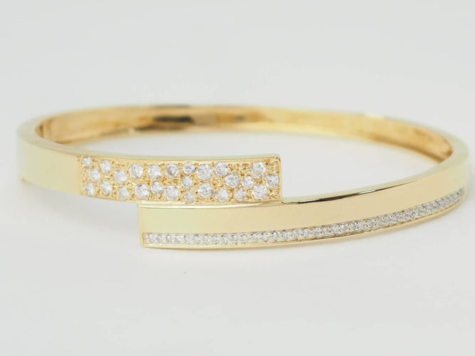 Bracelet Bracelet jonc ouvrant en or jaune et diamants 58 Facettes 33362