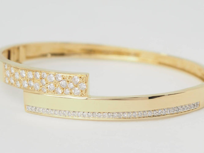Bracelet Bracelet jonc ouvrant en or jaune et diamants 58 Facettes 33362