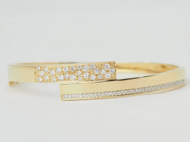 Bracelet Bracelet jonc ouvrant en or jaune et diamants 58 Facettes 33362
