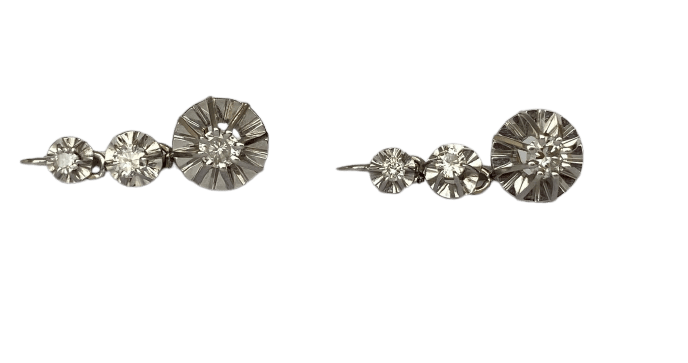 Boucles d'oreilles Boucles d'oreilles pendantes vintage en or blanc 18 ct et diamants 58 Facettes earrings