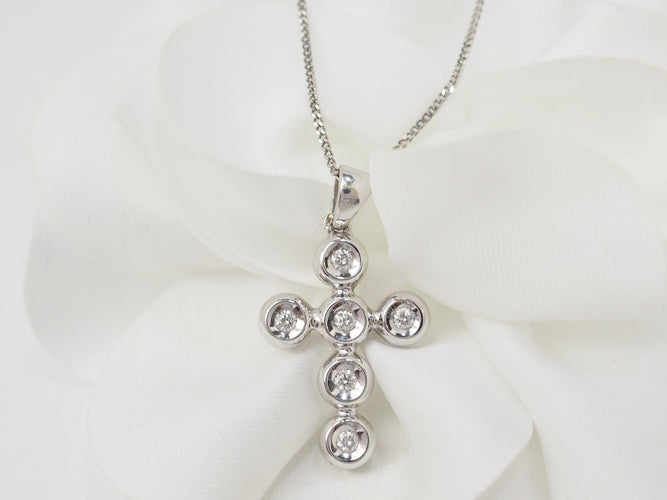 Collier Collier croix en or blanc et diamants 58 Facettes 21080