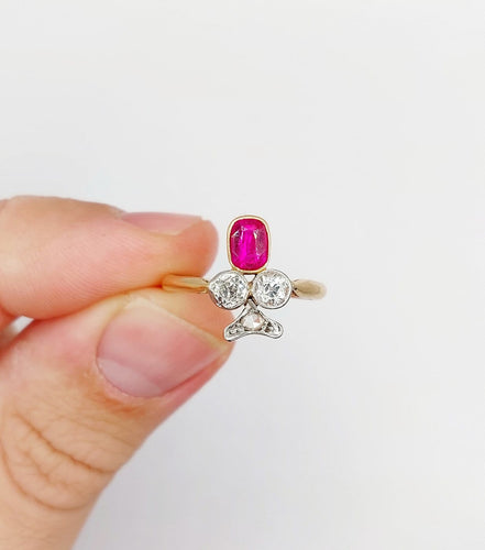 Bague 55 Bague trèfle antique en or 18k, platine, rubis synthétique et diamants 58 Facettes A07364