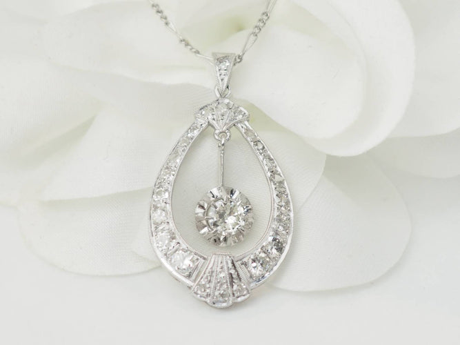 Collier Art déco - Collier en or blanc et diamants 58 Facettes 33429