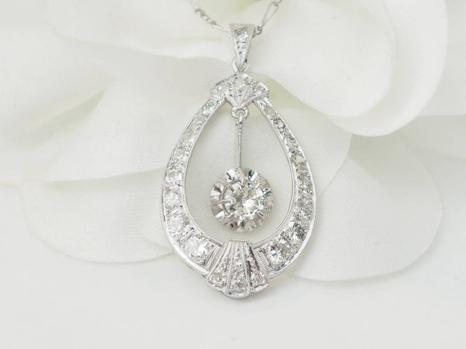 Collier Art déco - Collier en or blanc et diamants 58 Facettes 33429