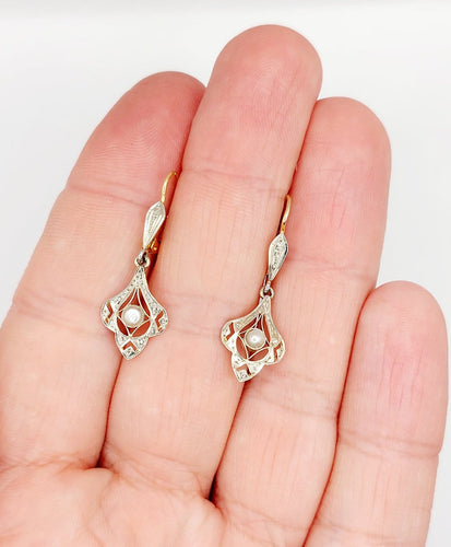 Boucles d'oreilles Dormeuses Art nouveau en or 18k et perle 58 Facettes A07369