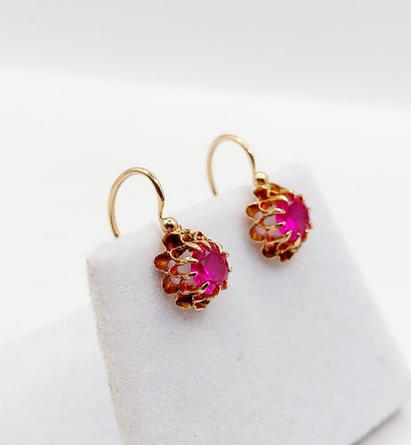 Boucles d'oreilles Dormeuses antiques circa 1900 en or rose 18k et rubis synthétiques 58 Facettes A07372