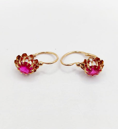 Boucles d'oreilles Dormeuses antiques circa 1900 en or rose 18k et rubis synthétiques 58 Facettes A07372