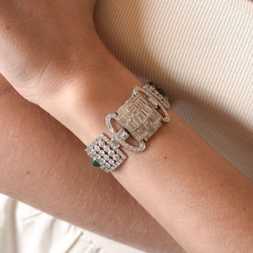 Bracelet Art déco - Bracelet ruban en platine, diamants et émeraudes 58 Facettes SKU: 22819