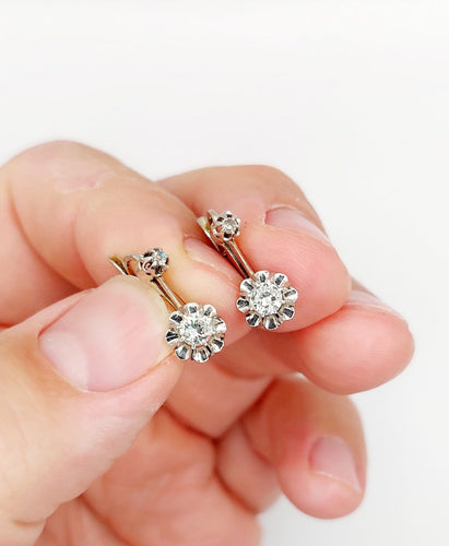 Boucles d'oreilles Dormeuses Art déco en or blanc 18k et diamants 58 Facettes A07382