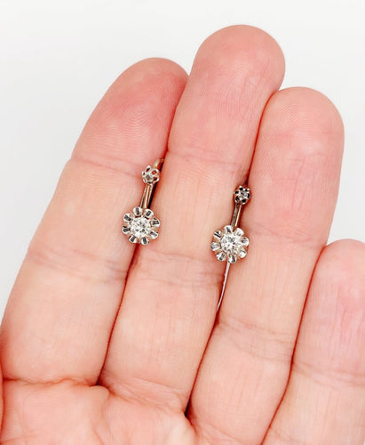 Boucles d'oreilles Dormeuses Art déco en or blanc 18k et diamants 58 Facettes A07382