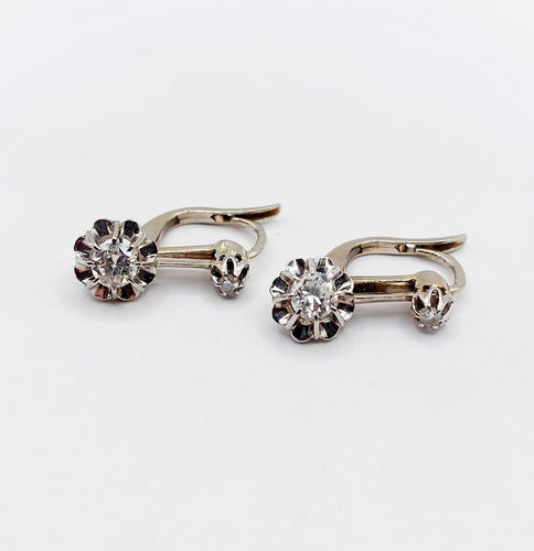 Boucles d'oreilles Dormeuses Art déco en or blanc 18k et diamants 58 Facettes A07382