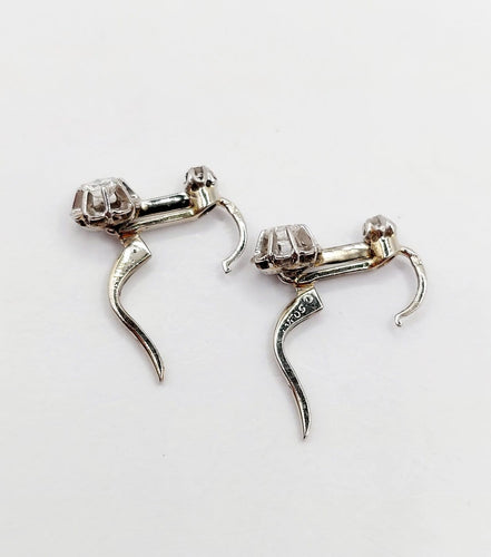 Boucles d'oreilles Dormeuses Art déco en or blanc 18k et diamants 58 Facettes A07382