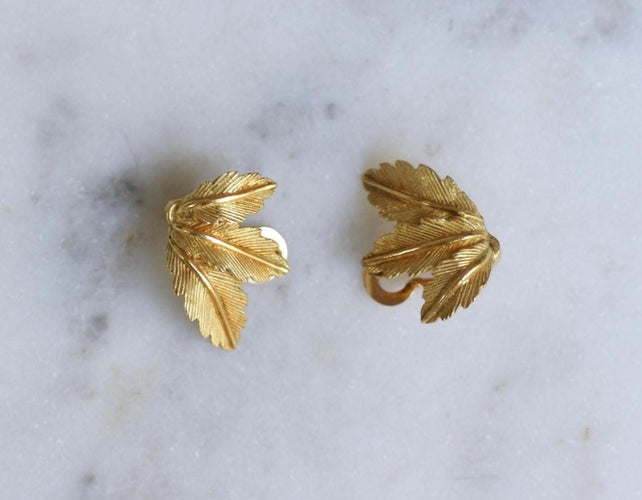 Boucles d'oreilles Boucles d'oreilles clip feuille en or jaune, années 60 58 Facettes