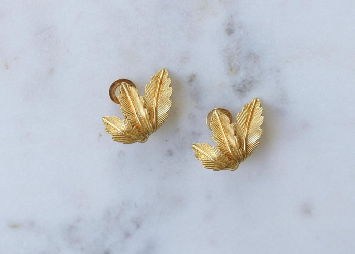 Boucles d'oreilles Boucles d'oreilles clip feuille en or jaune, années 60 58 Facettes