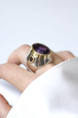 Bague 58 Bague chevalière en or jaune, argent, améthyste et tourmalines roses 58 Facettes