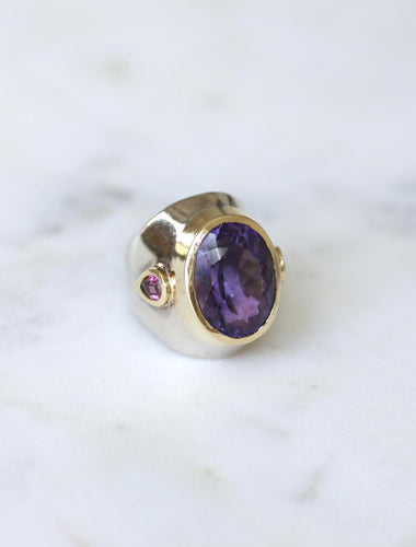 Bague 58 Bague chevalière en or jaune, argent, améthyste et tourmalines roses 58 Facettes