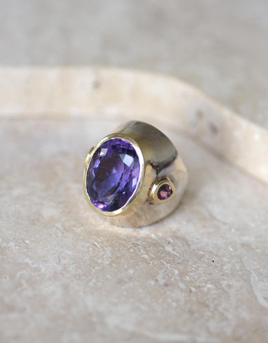 Bague 58 Bague chevalière en or jaune, argent, améthyste et tourmalines roses 58 Facettes