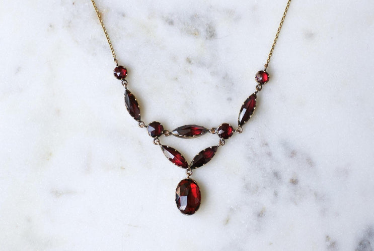 Collier Collier draperie ancien en or rose et or jaune, grenats de Perpignan 58 Facettes