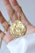 Pendentif Médaille astrologique Cancer - Pendentif en or jaune années 70 58 Facettes