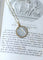 Pendentif Médaille ancienne ange penseur en or jaune, nacre et perles 58 Facettes