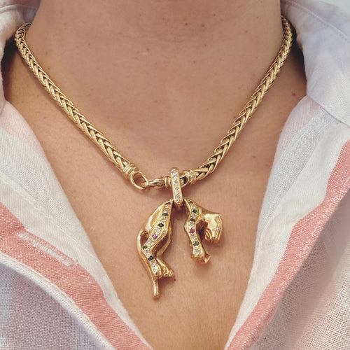 Pendentif Hanging Panther - Pendentif en or jaune 18k, diamants, émeraudes, rubis et saphirs 58 Facettes 9A0814C374B648DA9650B5AD302CBCAB