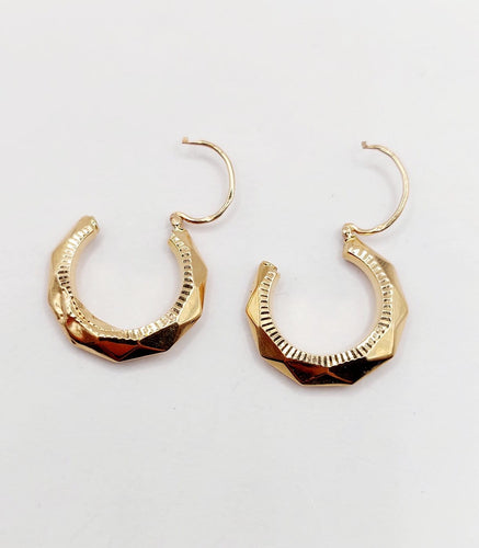 Boucles d'oreilles Créoles Art déco en or rose 18k à motifs géométriques 58 Facettes A07384