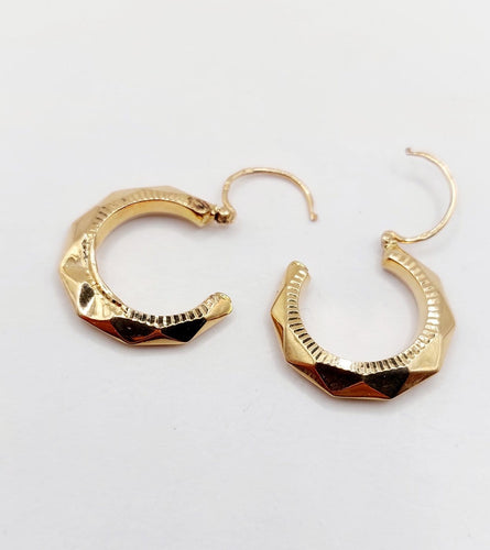 Boucles d'oreilles Créoles Art déco en or rose 18k à motifs géométriques 58 Facettes A07384