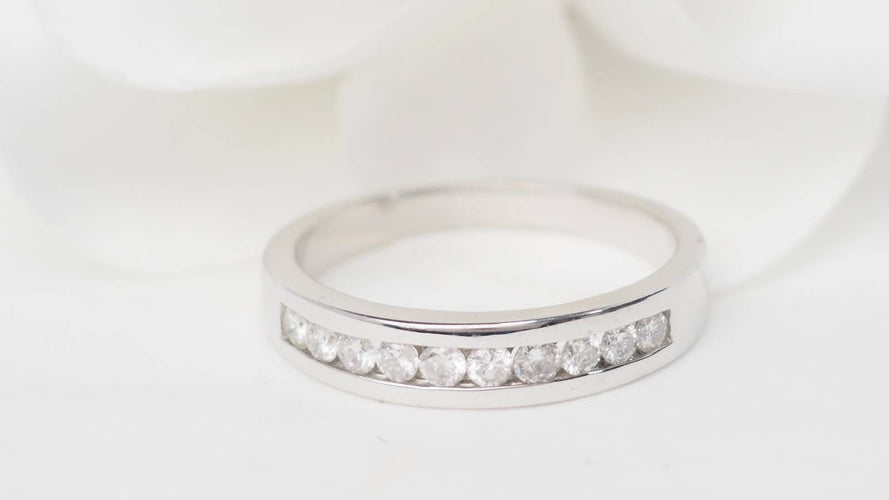 Bague 54.5 Demi-alliance - Bague en or blanc et diamants 58 Facettes 20333