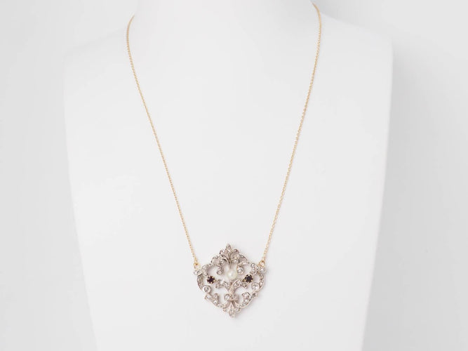 Collier Collier volutes en or jaune, argent, grenats, diamants et perle 58 Facettes 33049
